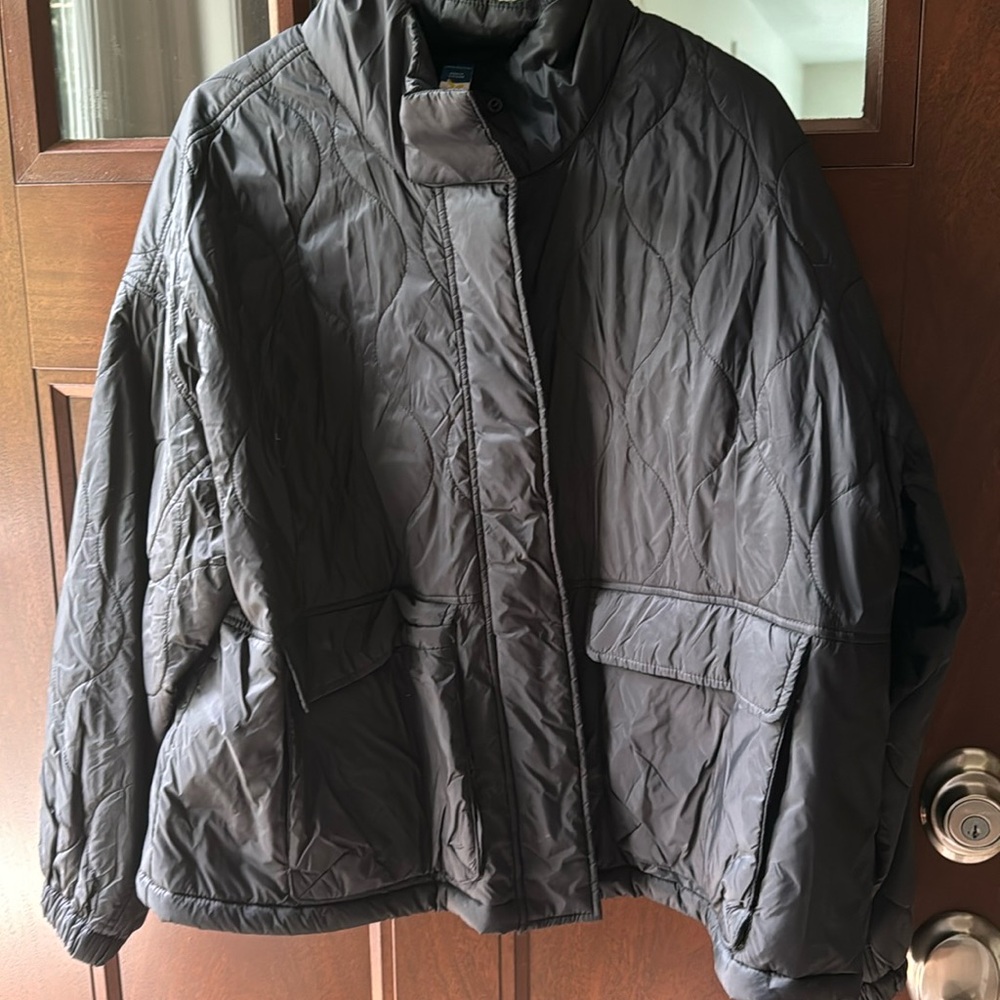 Women brand new Old Navy water resistant jacket. Black. Size L.